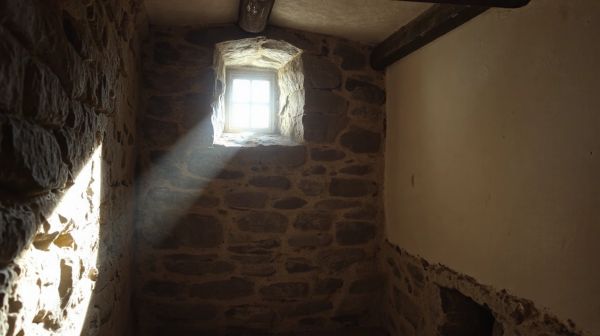 10 conseils pour lutter contre l'humidité des murs en Bretagne